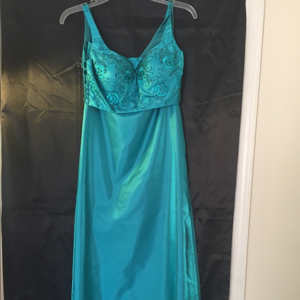 Prom dress. Skirt with short top.